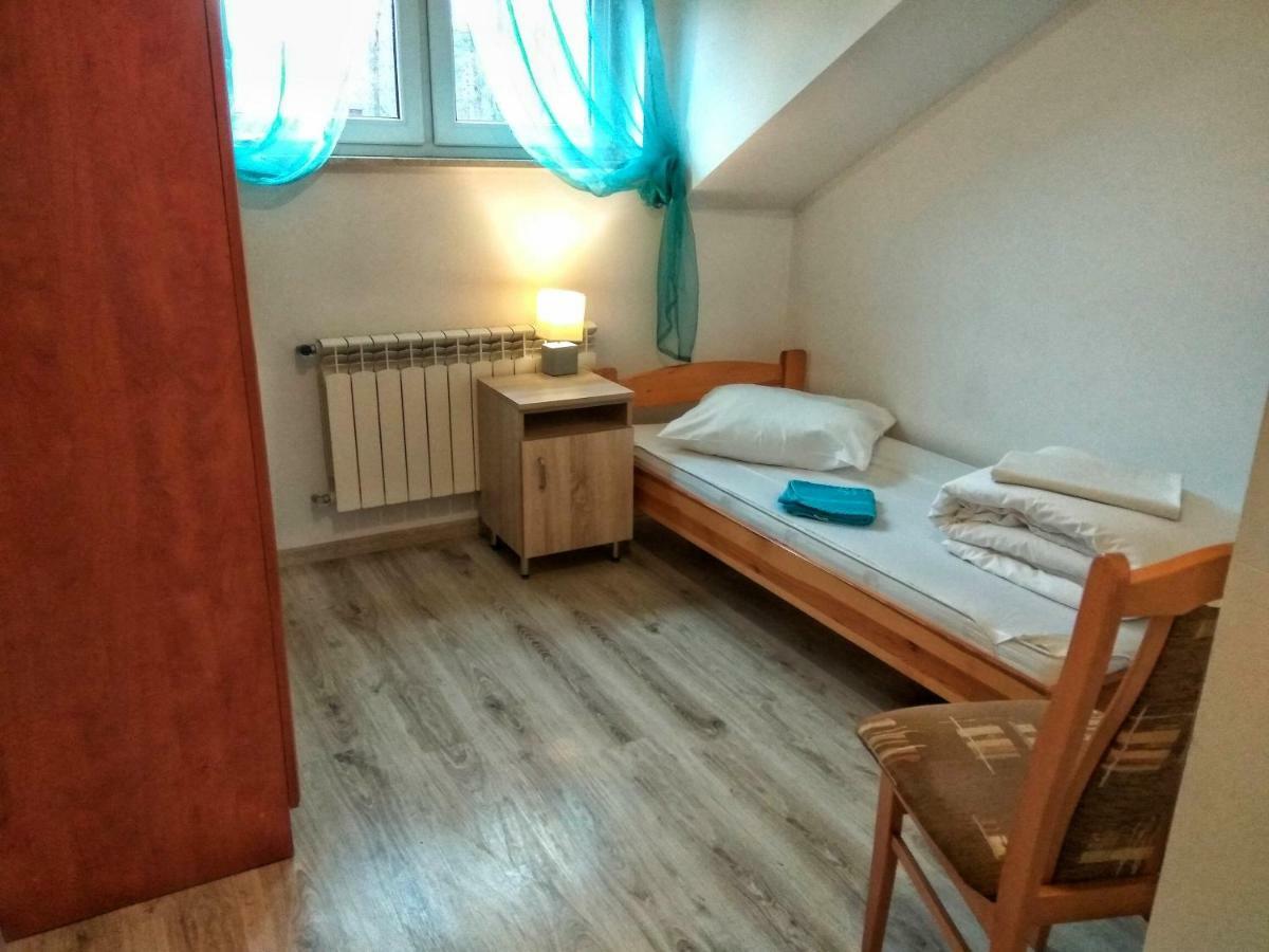 Pokoje Na Wiejskiej Naleczow Bagian luar foto
