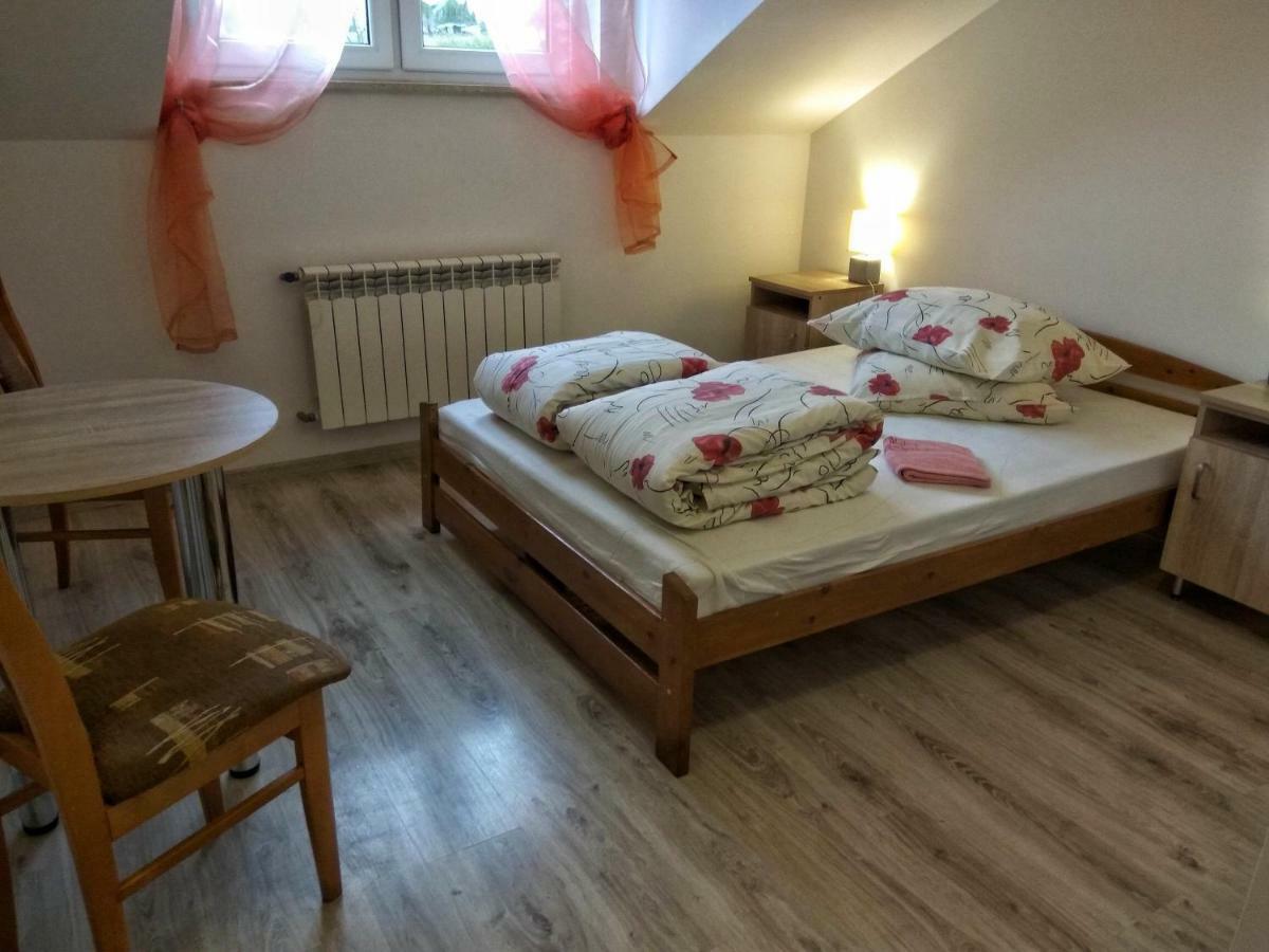 Pokoje Na Wiejskiej Naleczow Bagian luar foto