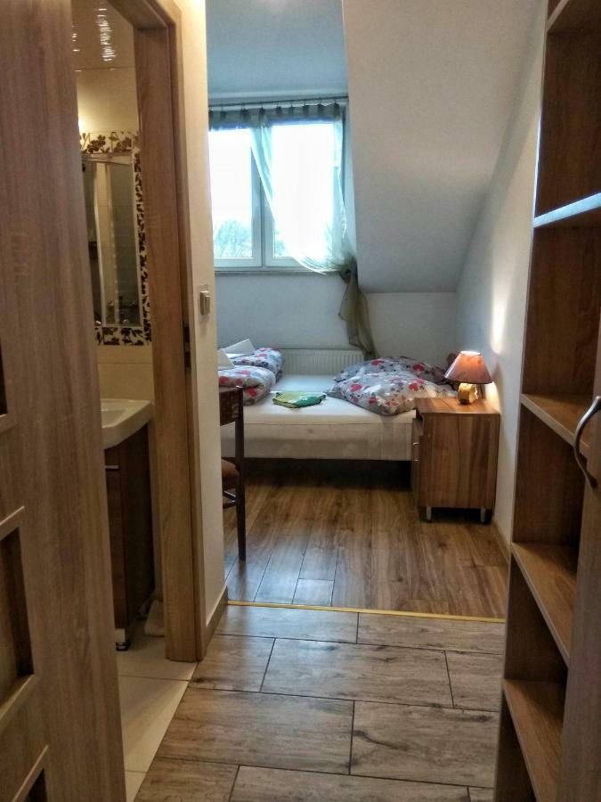 Pokoje Na Wiejskiej Naleczow Bagian luar foto