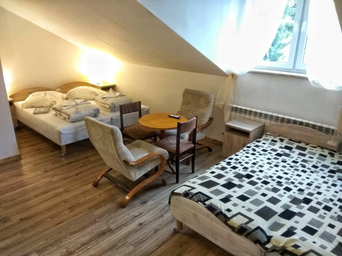 Pokoje Na Wiejskiej Naleczow Bagian luar foto