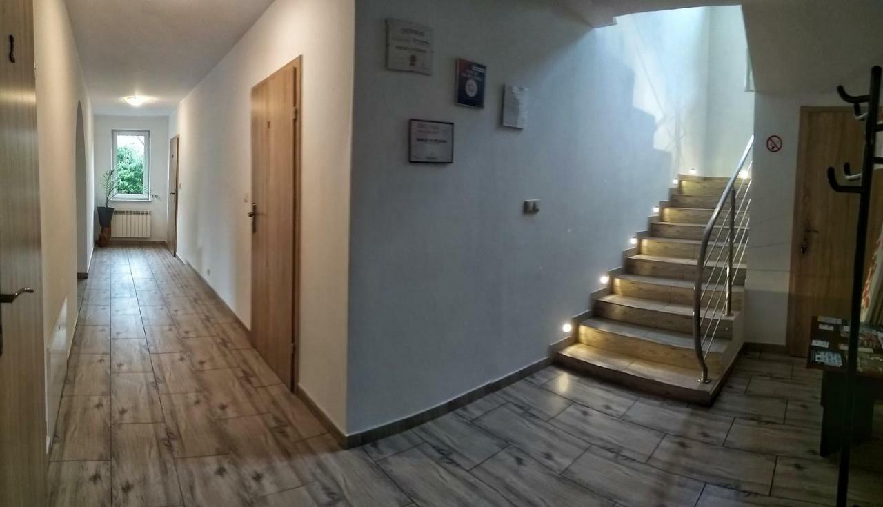 Pokoje Na Wiejskiej Naleczow Bagian luar foto